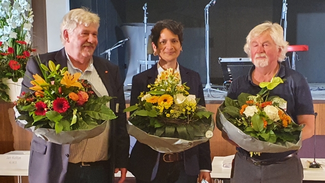 Foto: Glückwunsch zur Wahl! Ernst Heilmann (Stadtverband Bergedorf), Tanja Chawla (DGB Hamburg), Wolfgang Brandt (Stadtverband Harburg)