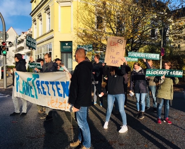 Kundgebung der Educators for Future vor der Stadtteilschule Bahrenfeld
