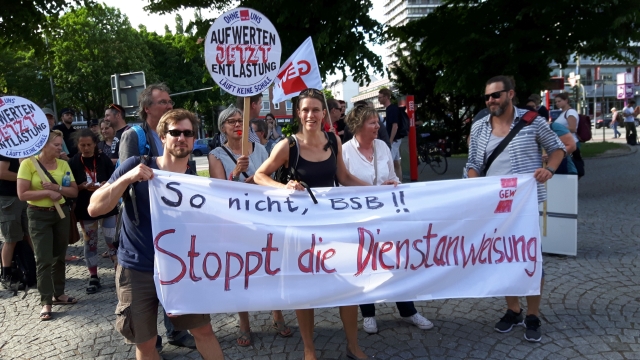 Foto: Aktion am 24.5 in Mundsburg bei der Schulbehörde / GEW Hamburg