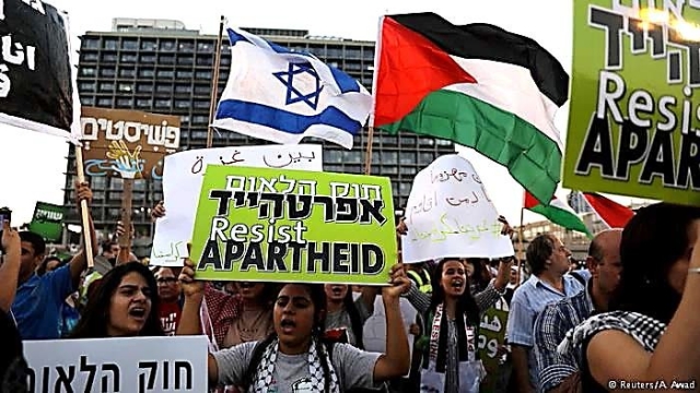 Foto: Protestkundgebung  jüdischer und palästinensischer Israelis gegen das Nationalstaatsgesetz