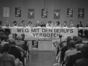 Foto: Konferenz gegen die Berufsverbote mit internationalen Gästen im Gustav-Radbruch-Haus, Hamburg, 3. September 1976 / © Michael Meyborg