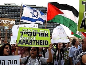 Foto: Protestkundgebung  jüdischer und palästinensischer Israelis gegen das Nationalstaatsgesetz