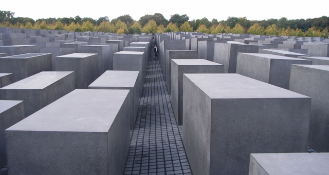 Foto: Das Holocaust-Mahnmal in Berlin (Foto: Manfred Brinkmann)