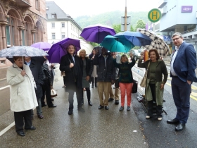 Foto: Manfred Brinkmann, Internationale Gäste trotzen dem Regen in Freiburg